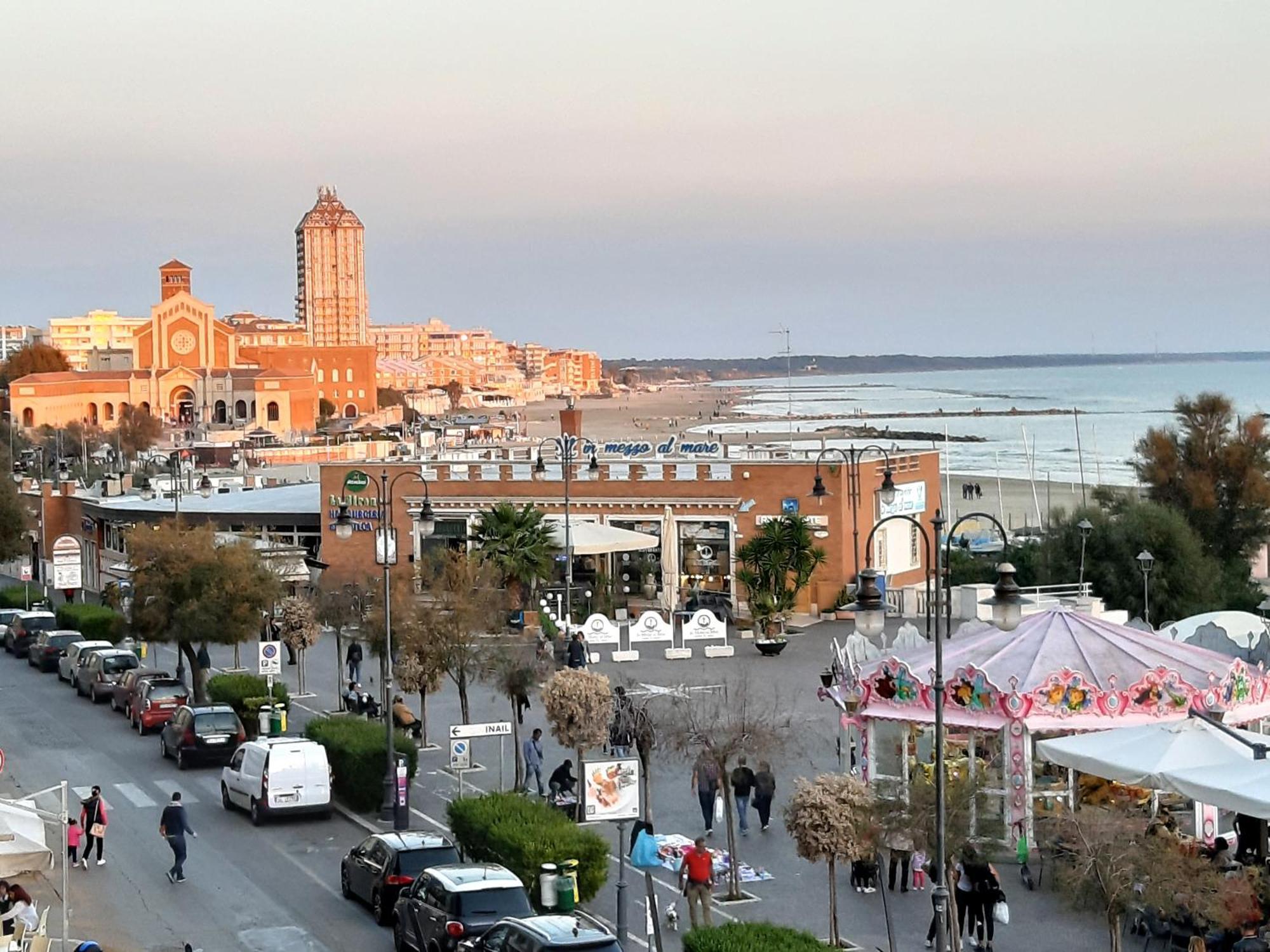 Spazioso Appartamento Sul Lungomare Di Nettuno Exteriör bild